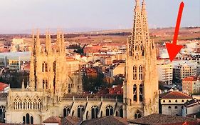 Viendo La Catedral Desde Plaza Vega